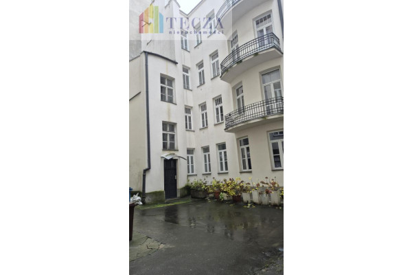 Warszawa, Śr&oacute;dmieście, Flory, 3,5 m wysokości|Kamienica|350 m od Łazienek| Metro